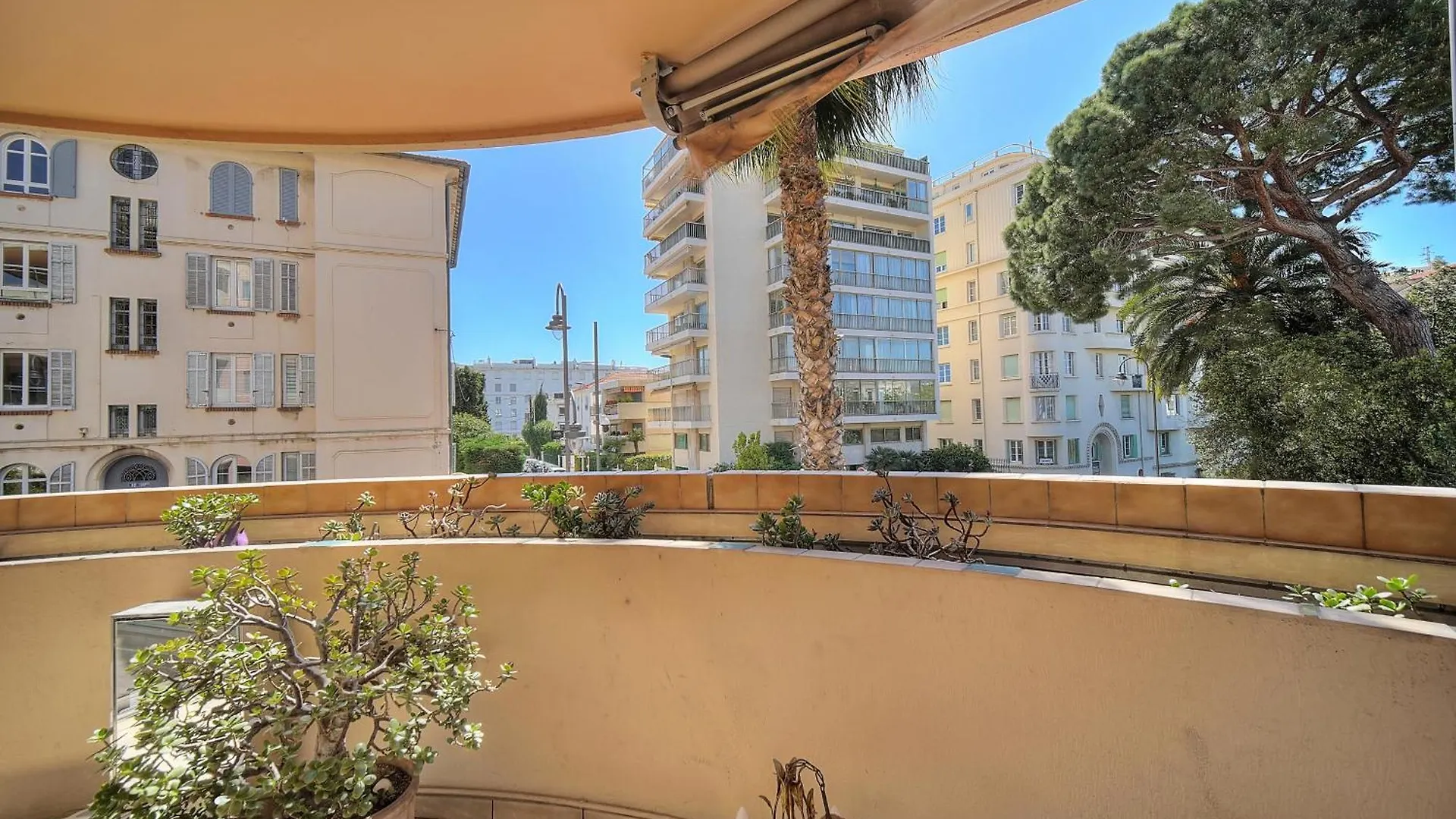 Immogroom - Large Apartment Clim/Terrace - Wifi Cannes